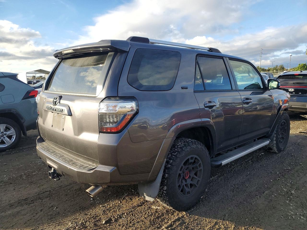 2022 TOYOTA 4RUNNER SR5 photo 3