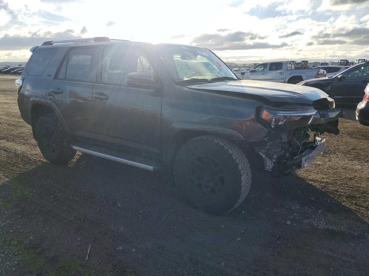 2022 TOYOTA 4RUNNER SR5 photo 4