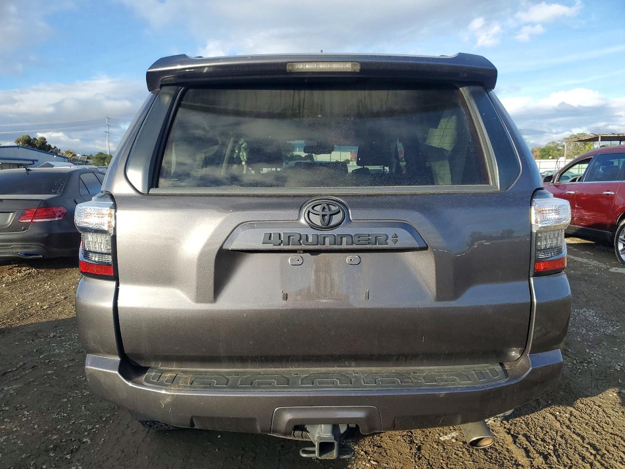 2022 TOYOTA 4RUNNER SR5 photo 6