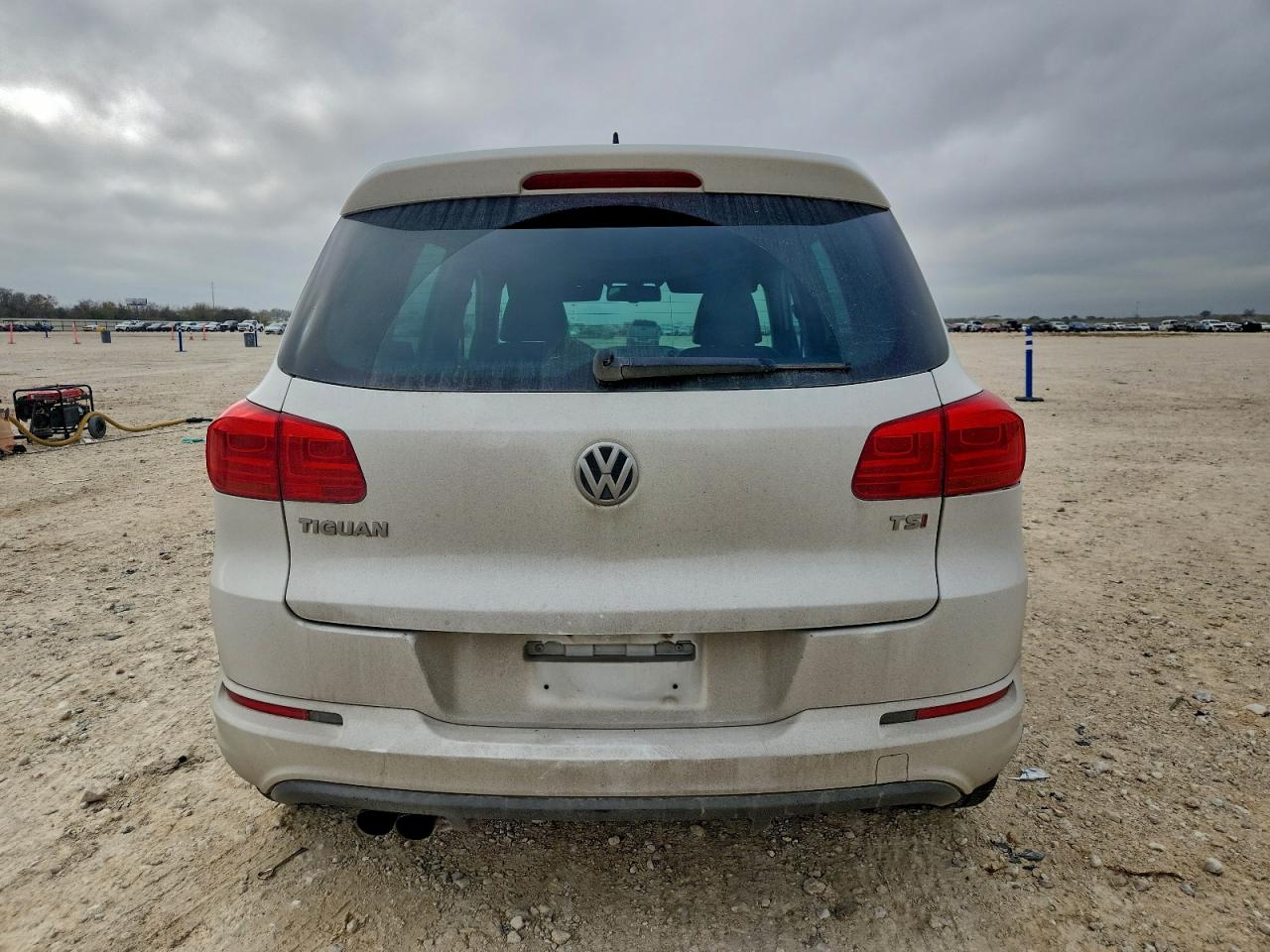 2016 VOLKSWAGEN TIGUAN S photo 6
