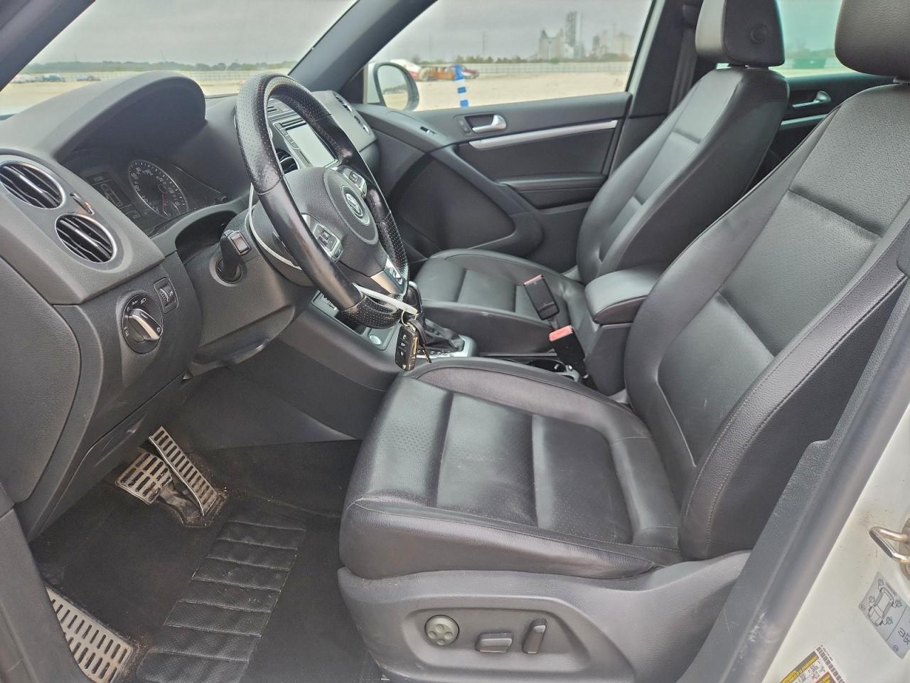 2016 VOLKSWAGEN TIGUAN S photo 7