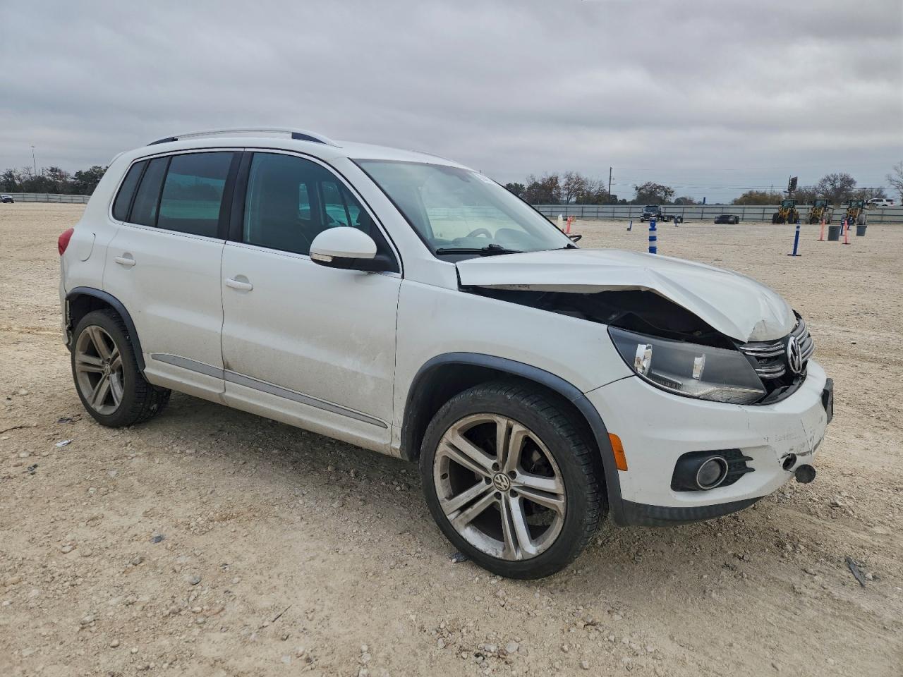 2016 VOLKSWAGEN TIGUAN S photo 4