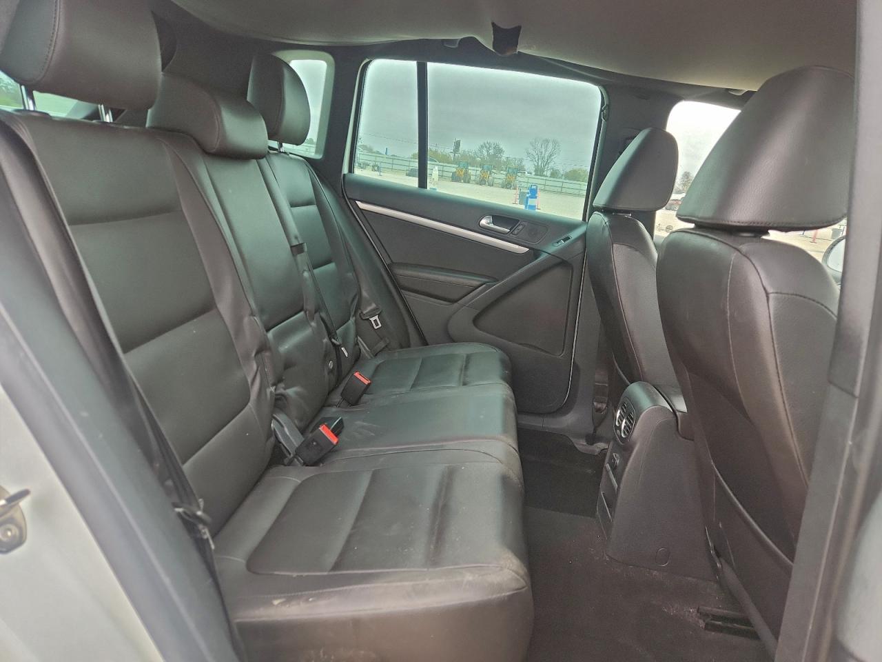 2016 VOLKSWAGEN TIGUAN S photo 11