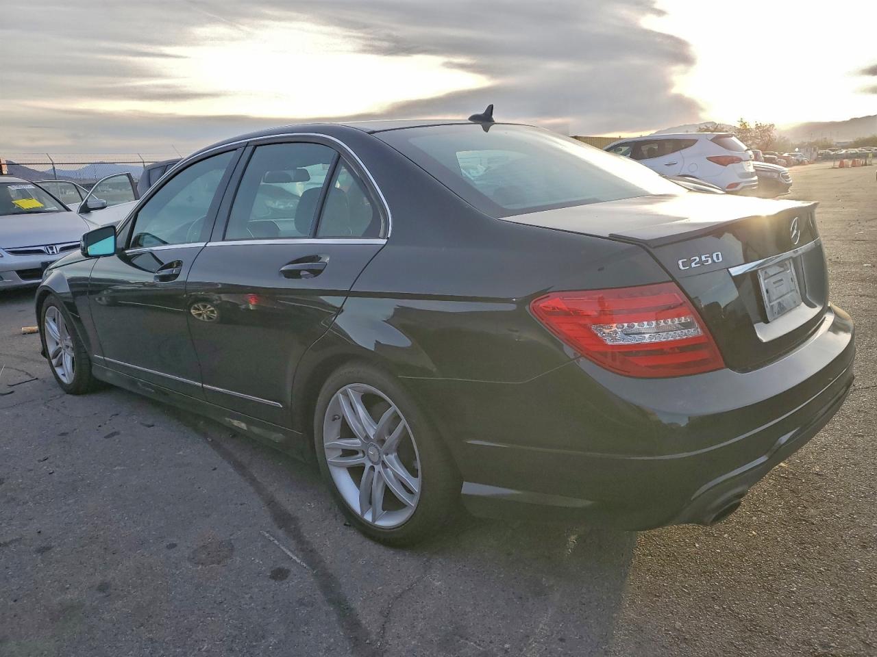 2013 MERCEDES-BENZ C 250 photo 2