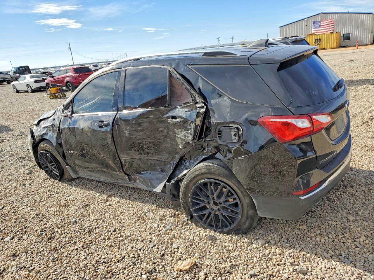 2020 CHEVROLET EQUINOX LT photo 2