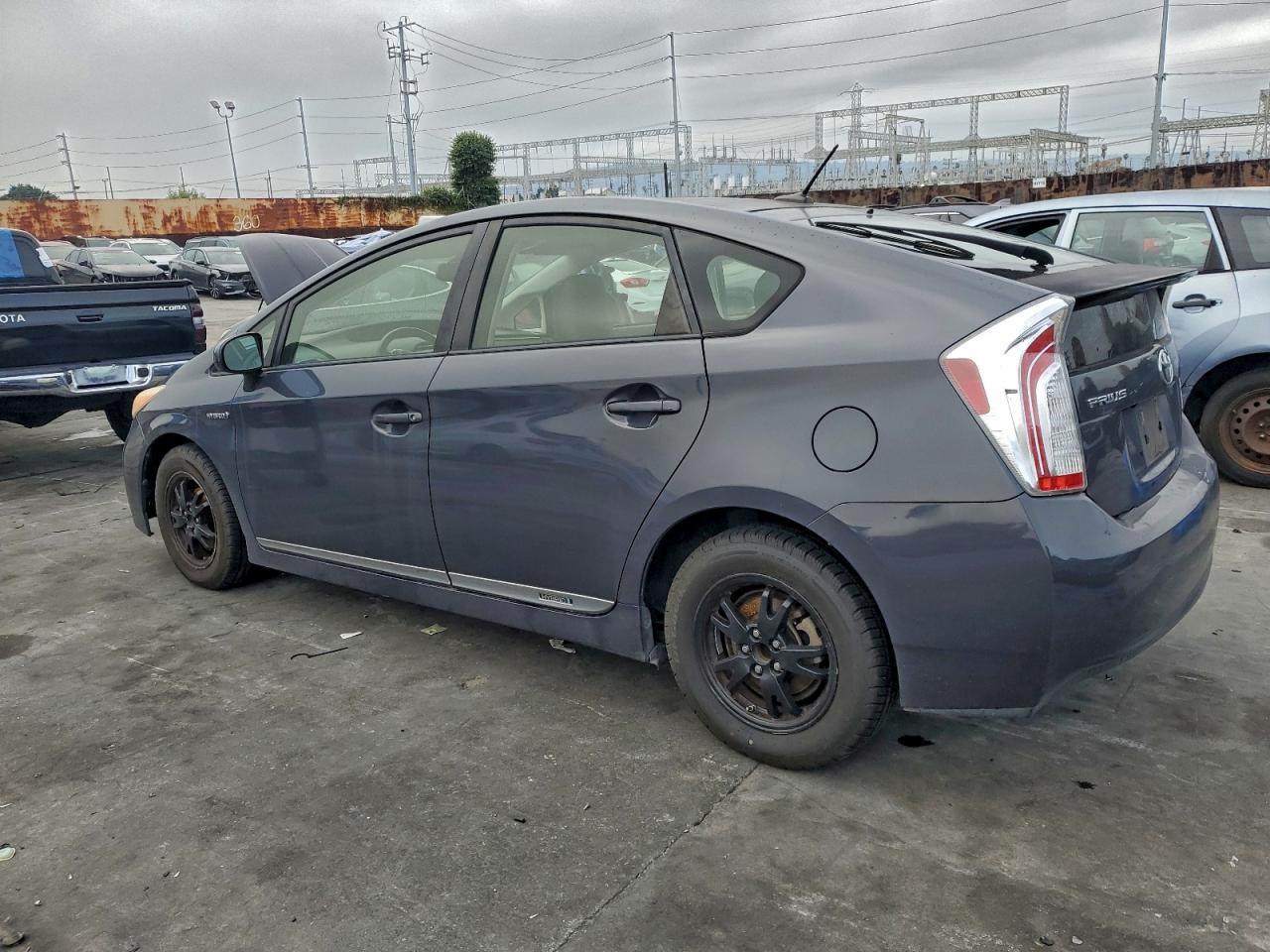 2013 TOYOTA PRIUS photo 2