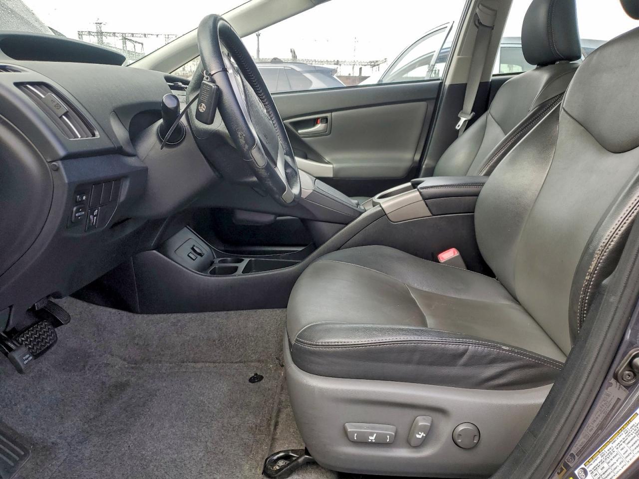 2013 TOYOTA PRIUS photo 7