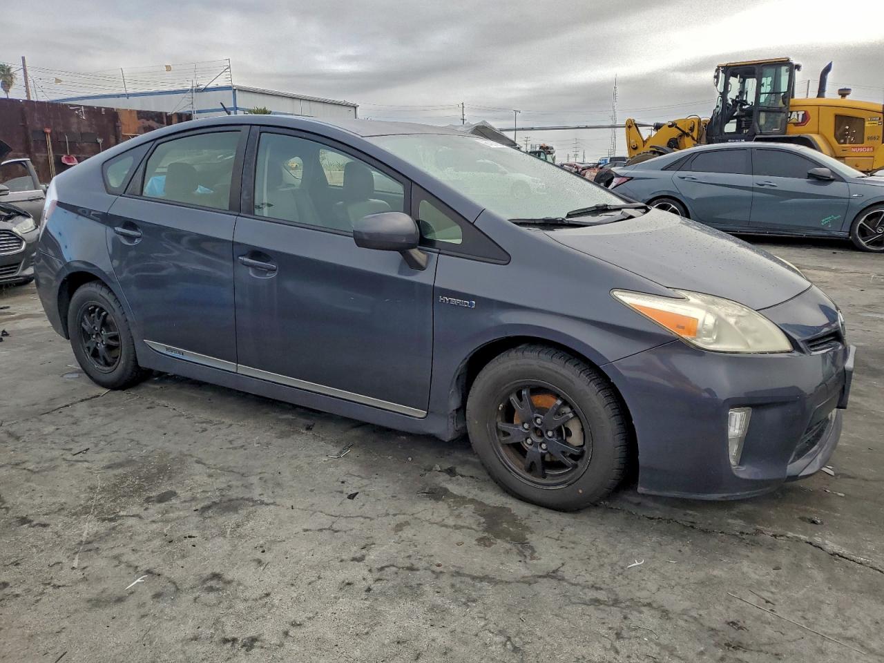 2013 TOYOTA PRIUS photo 4