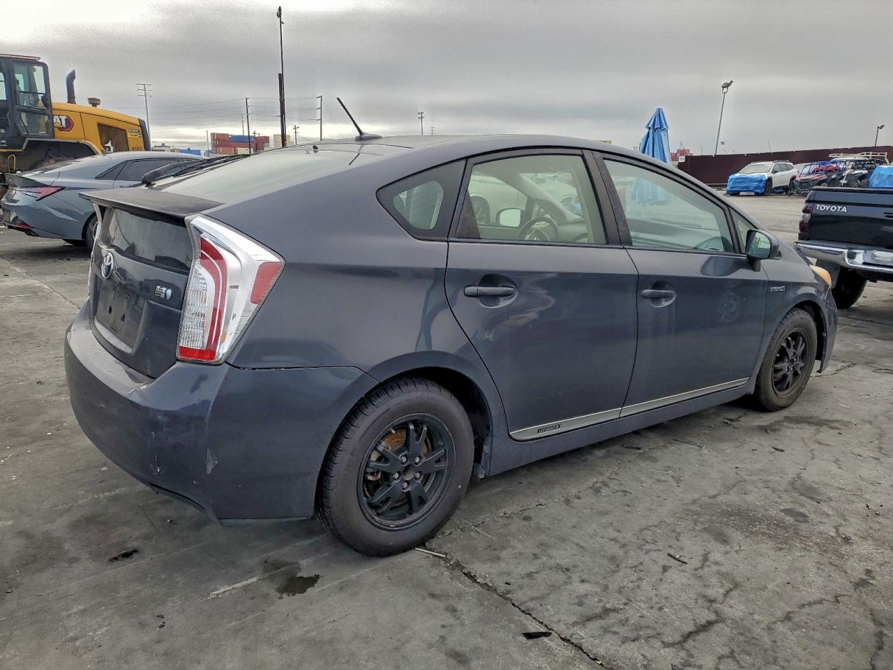 2013 TOYOTA PRIUS photo 3