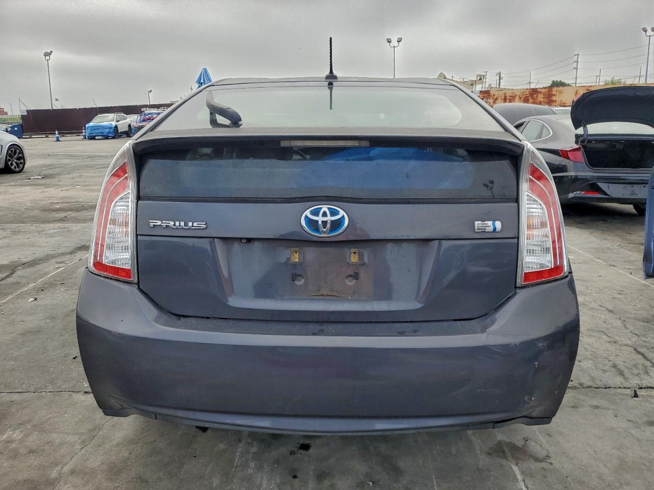 2013 TOYOTA PRIUS photo 6