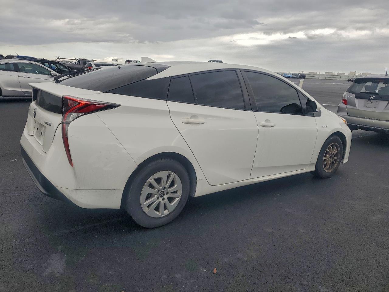 2016 TOYOTA PRIUS photo 3