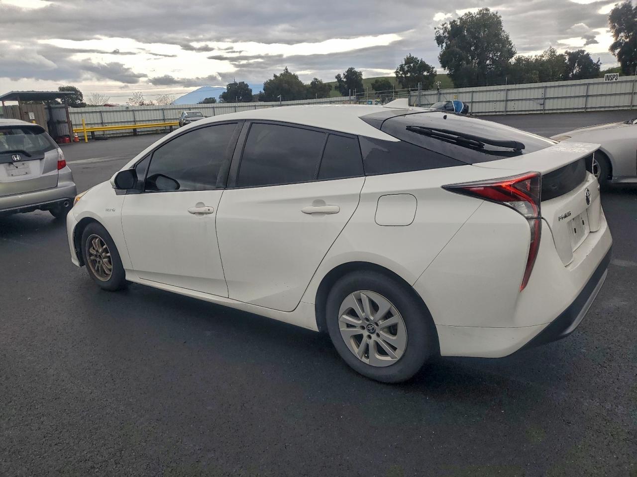 2016 TOYOTA PRIUS photo 2