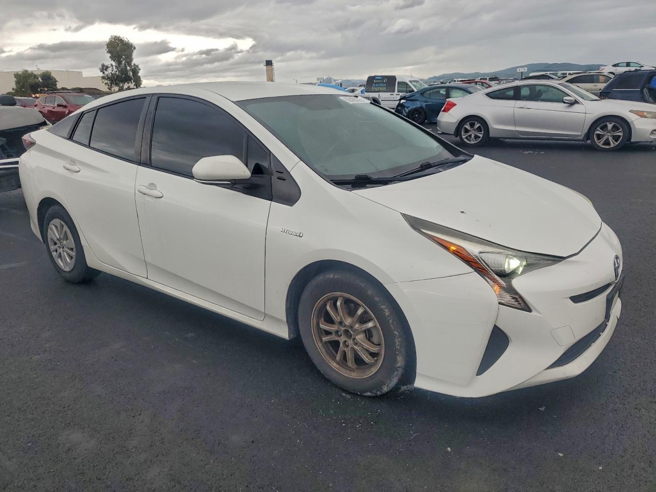 2016 TOYOTA PRIUS photo 4