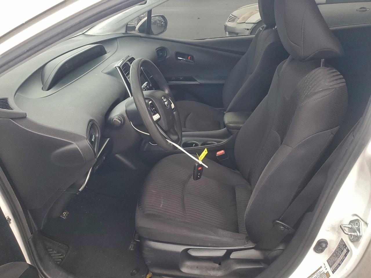 2016 TOYOTA PRIUS photo 7