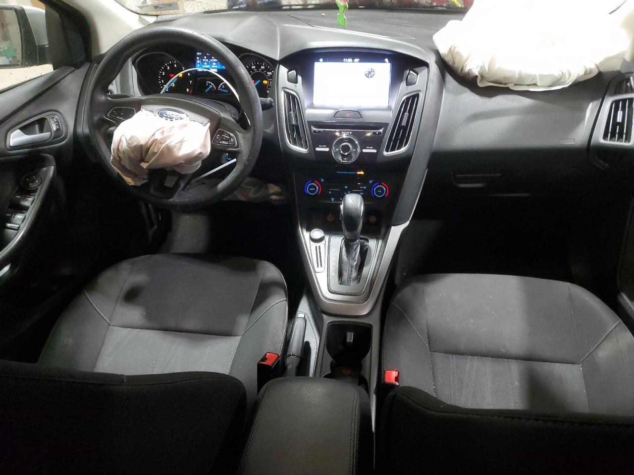 2017 FORD FOCUS SEL photo 8