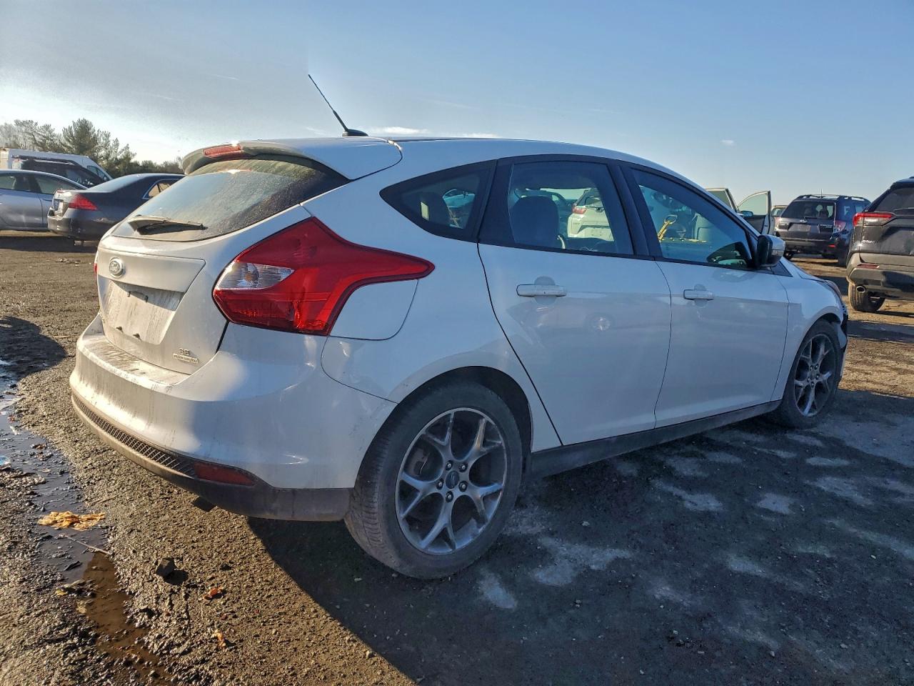 2014 FORD FOCUS SE photo 5