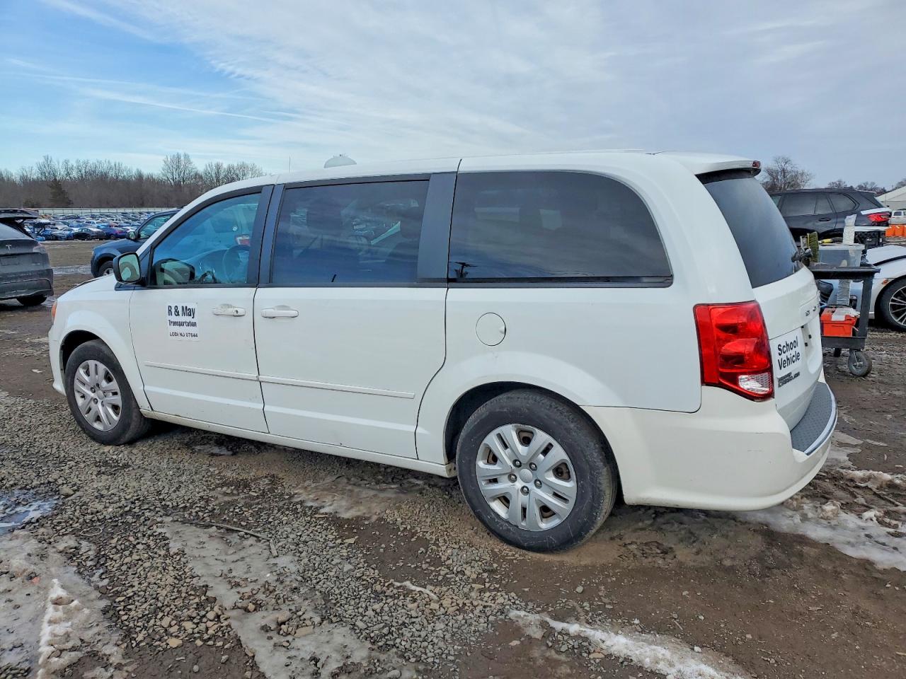 2015 DODGE GRAND CARAVAN SE photo 2