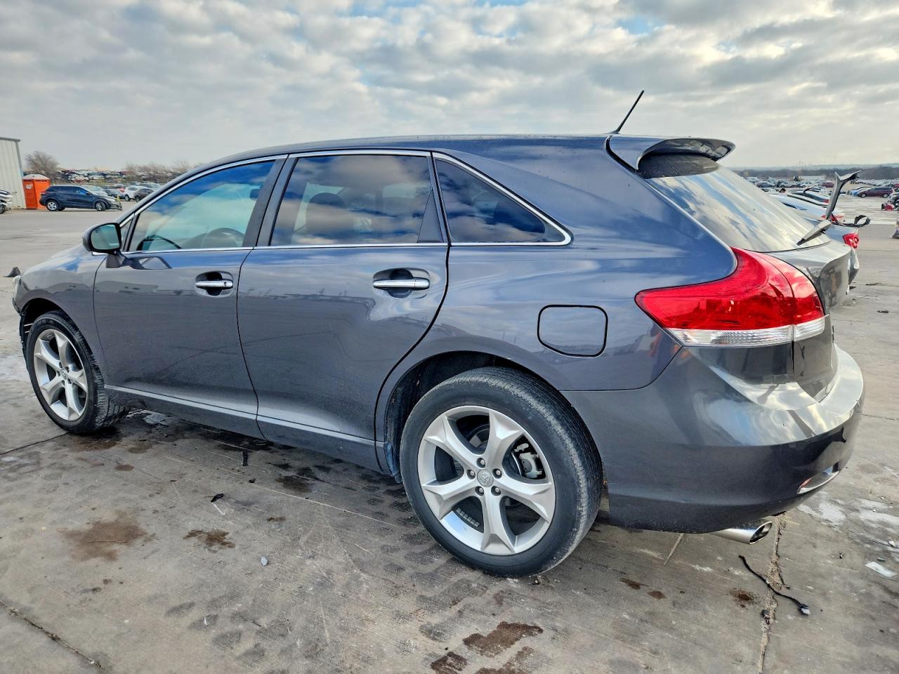 2009 TOYOTA VENZA photo 2