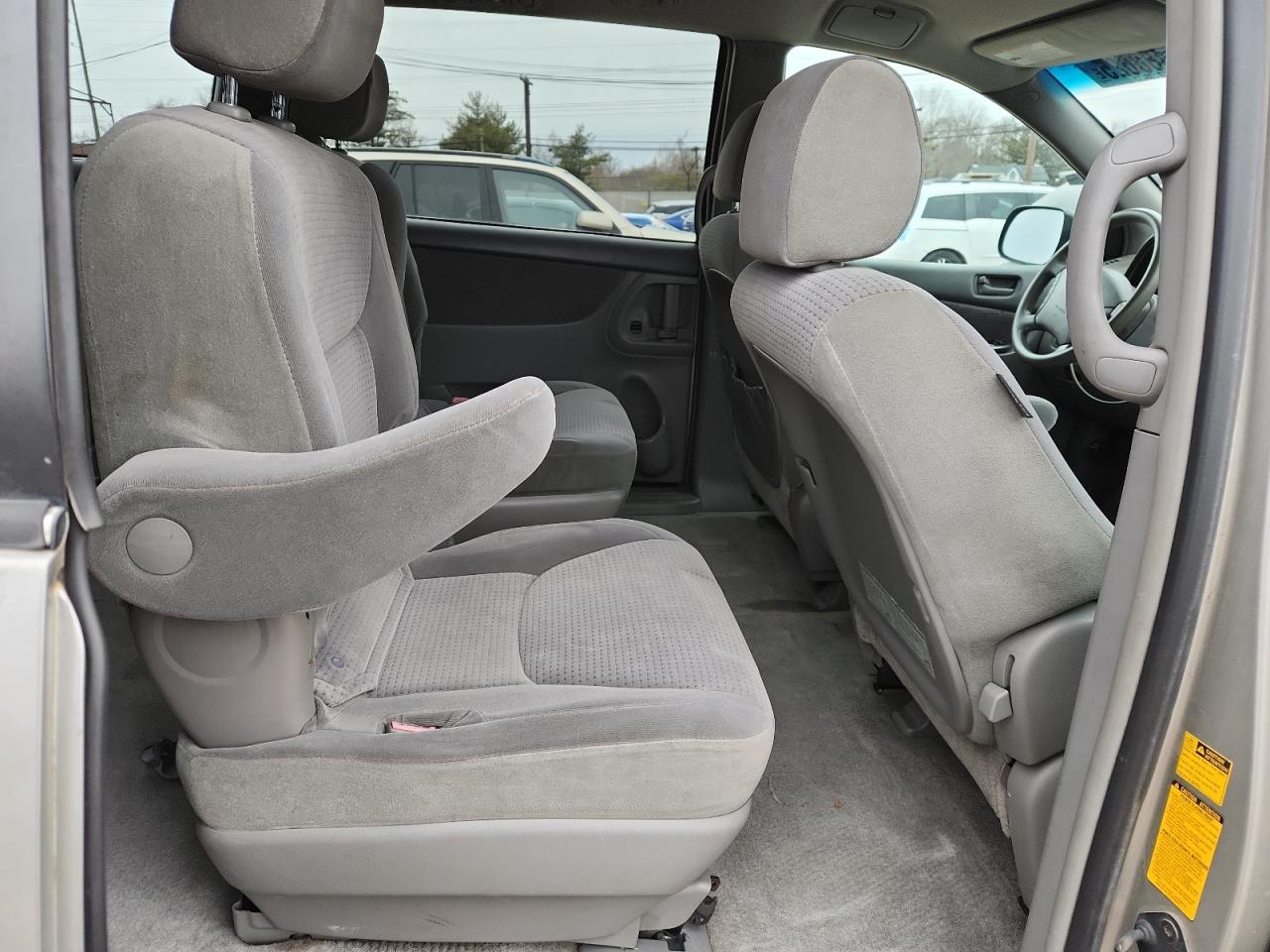 2006 TOYOTA SIENNA CE photo 11