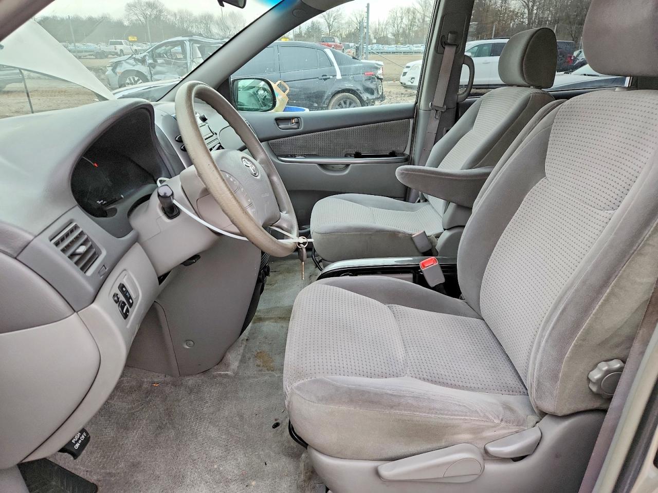 2006 TOYOTA SIENNA CE photo 7