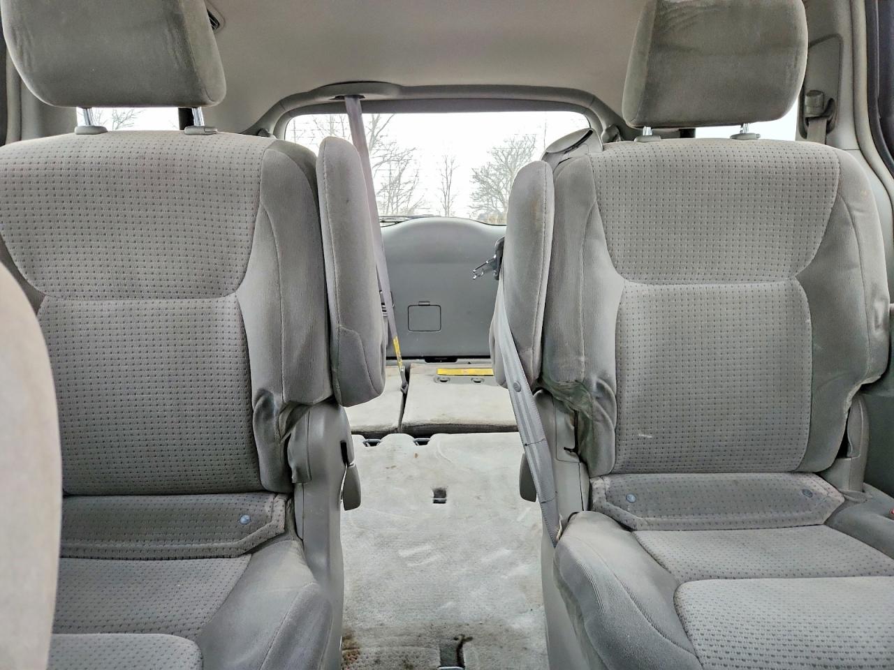 2006 TOYOTA SIENNA CE photo 10