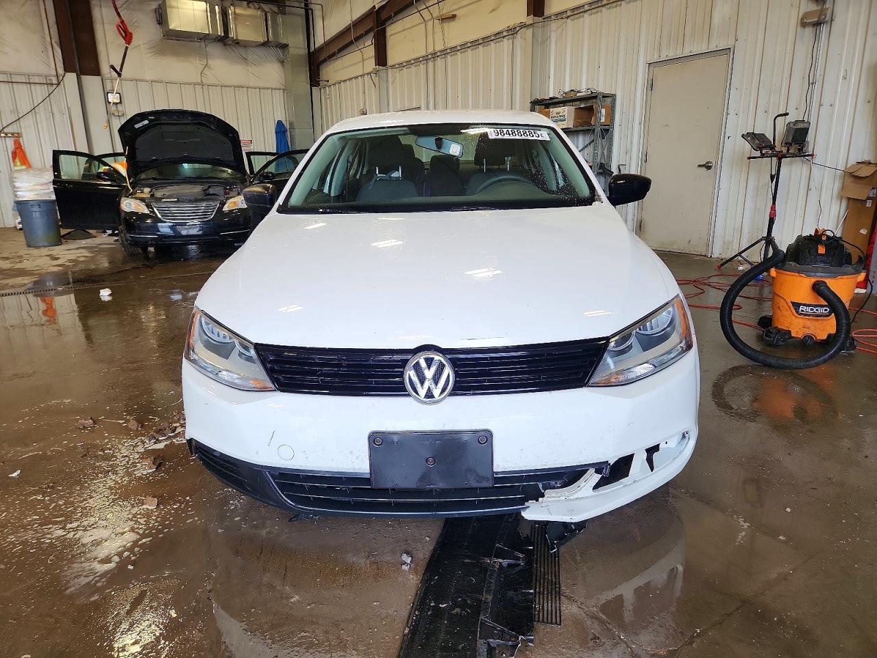 2012 VOLKSWAGEN JETTA BASE photo 5
