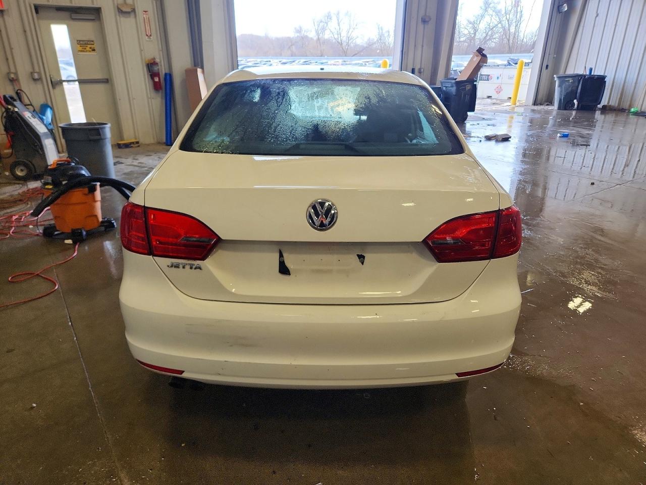 2012 VOLKSWAGEN JETTA BASE photo 6