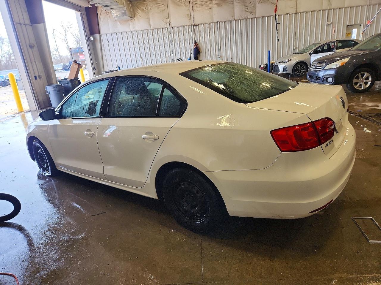 2012 VOLKSWAGEN JETTA BASE photo 2