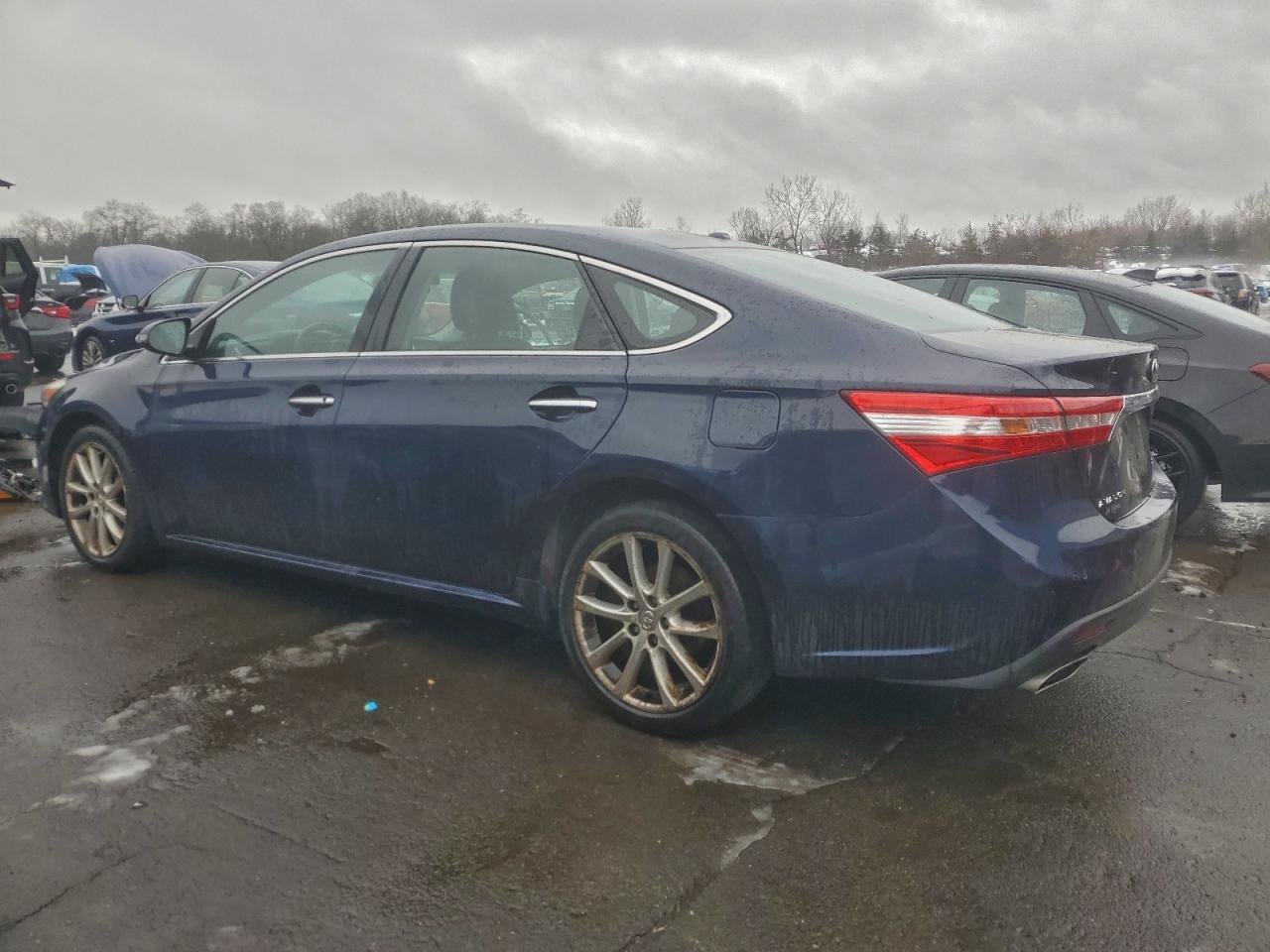 2013 TOYOTA AVALON BASE photo 2