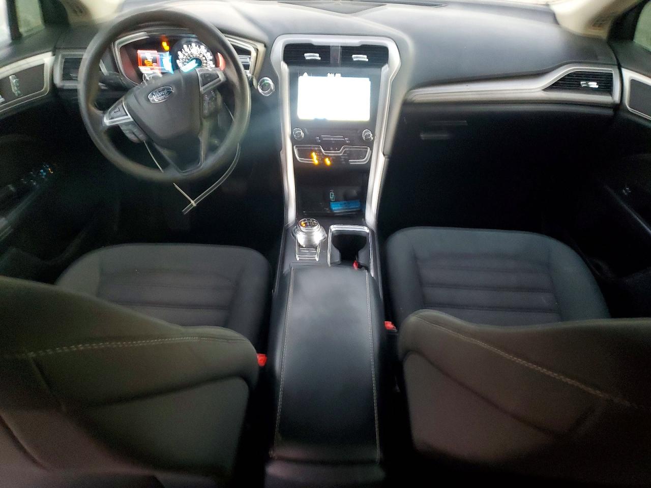 2017 FORD FUSION SE photo 8