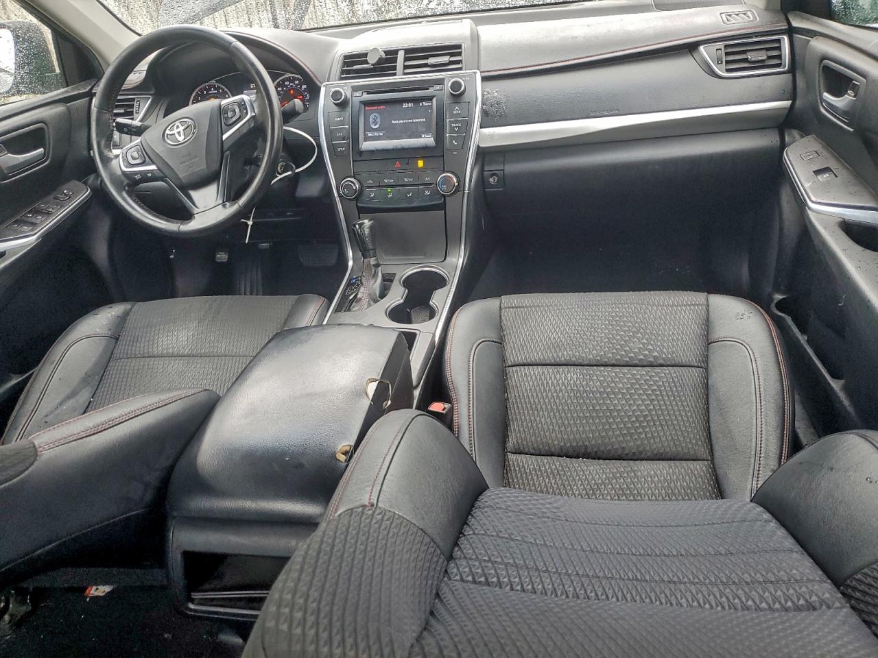 2015 TOYOTA CAMRY LE photo 8