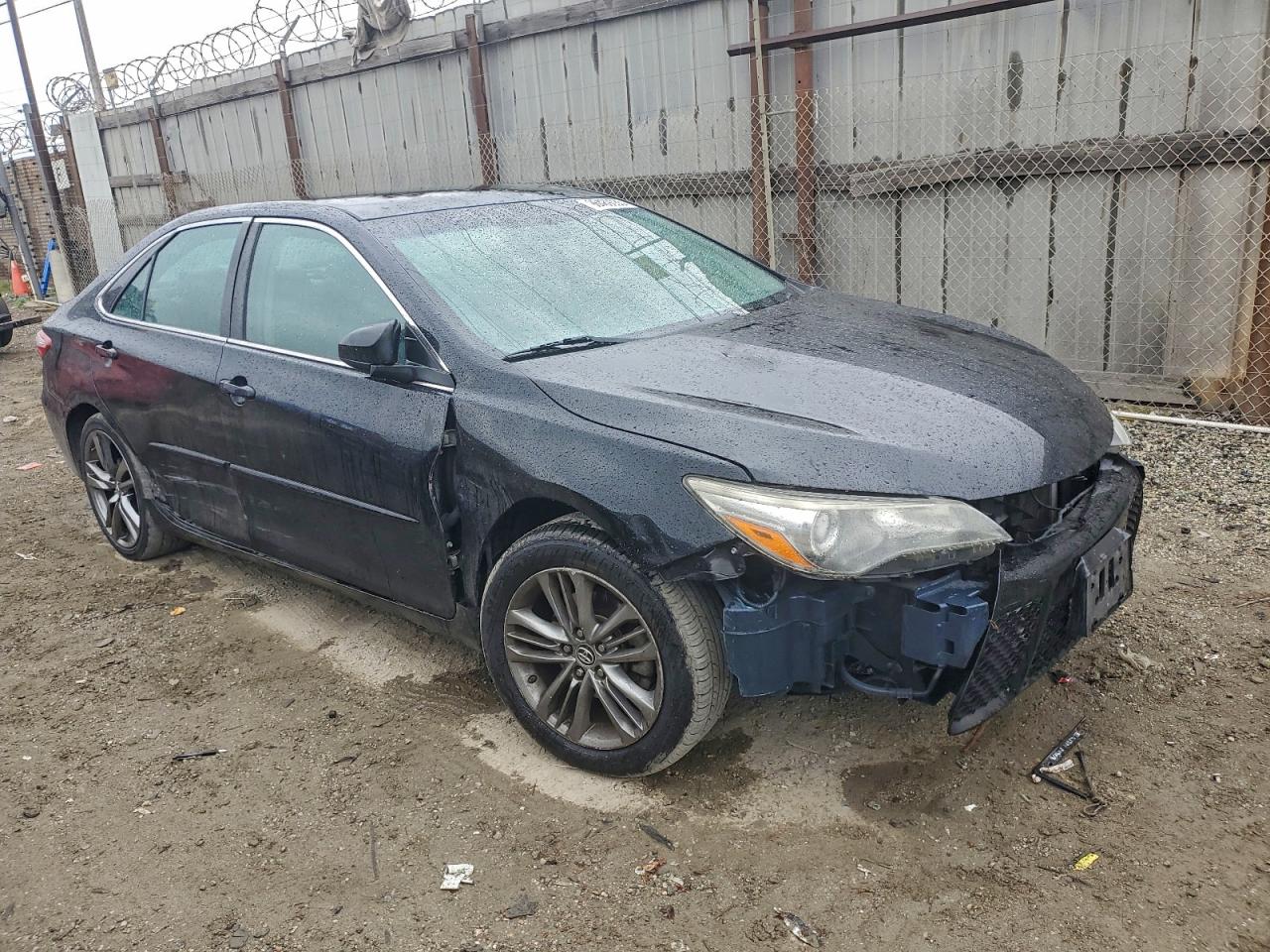 2015 TOYOTA CAMRY LE photo 4