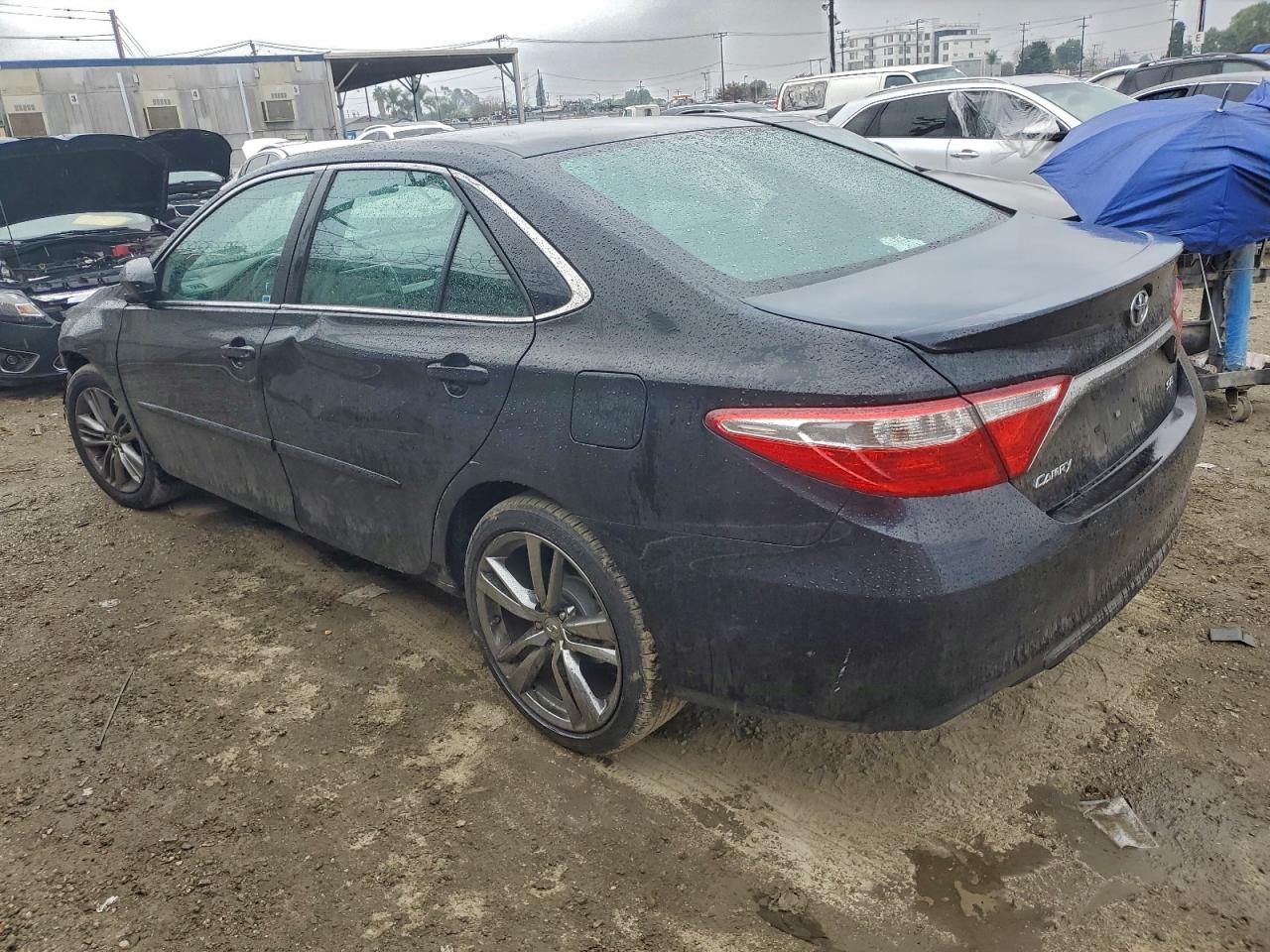 2015 TOYOTA CAMRY LE photo 2