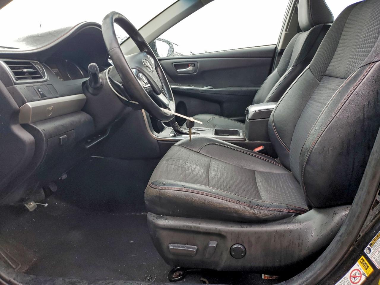 2015 TOYOTA CAMRY LE photo 7
