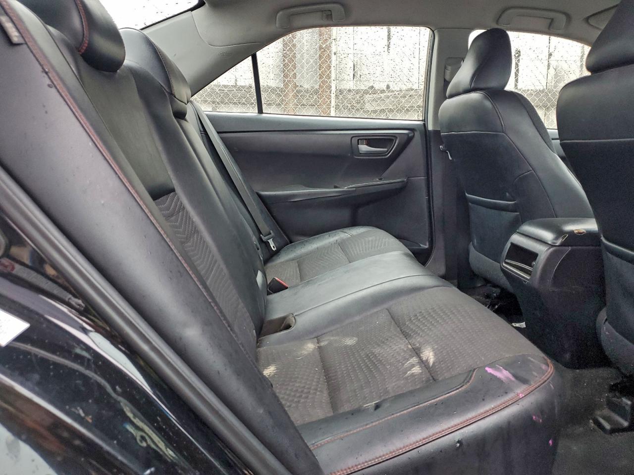 2015 TOYOTA CAMRY LE photo 10