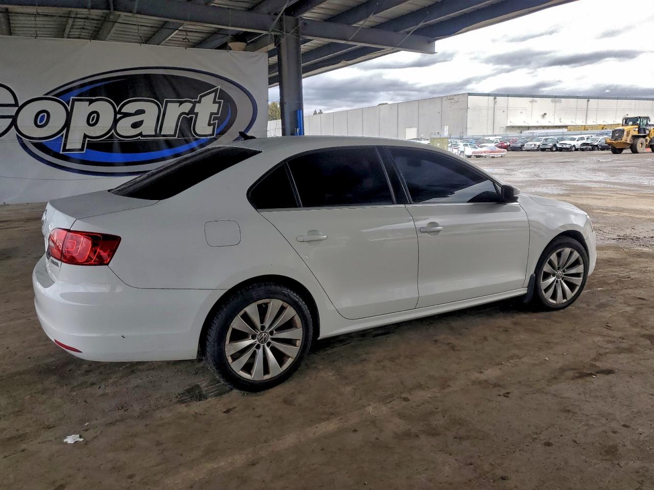 2012 VOLKSWAGEN JETTA SEL photo 3