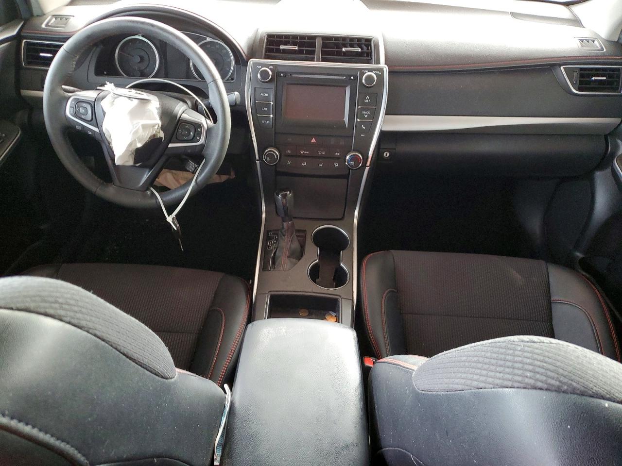 2017 TOYOTA CAMRY SE photo 8