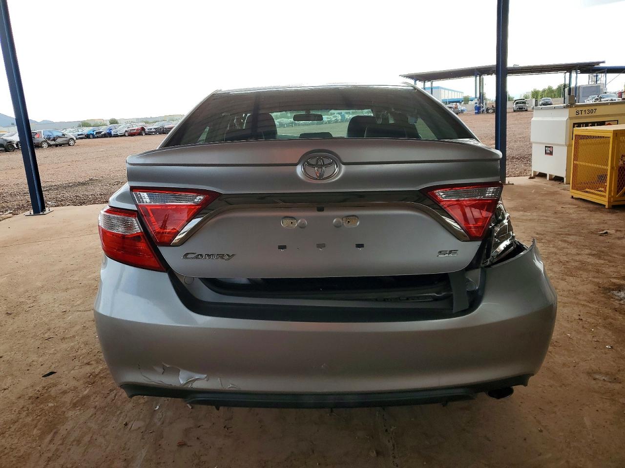 2017 TOYOTA CAMRY SE photo 6
