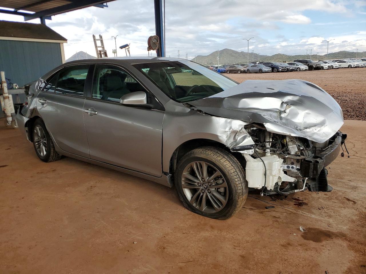 2017 TOYOTA CAMRY SE photo 4