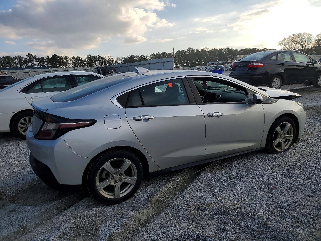 2017 CHEVROLET VOLT LT photo 3
