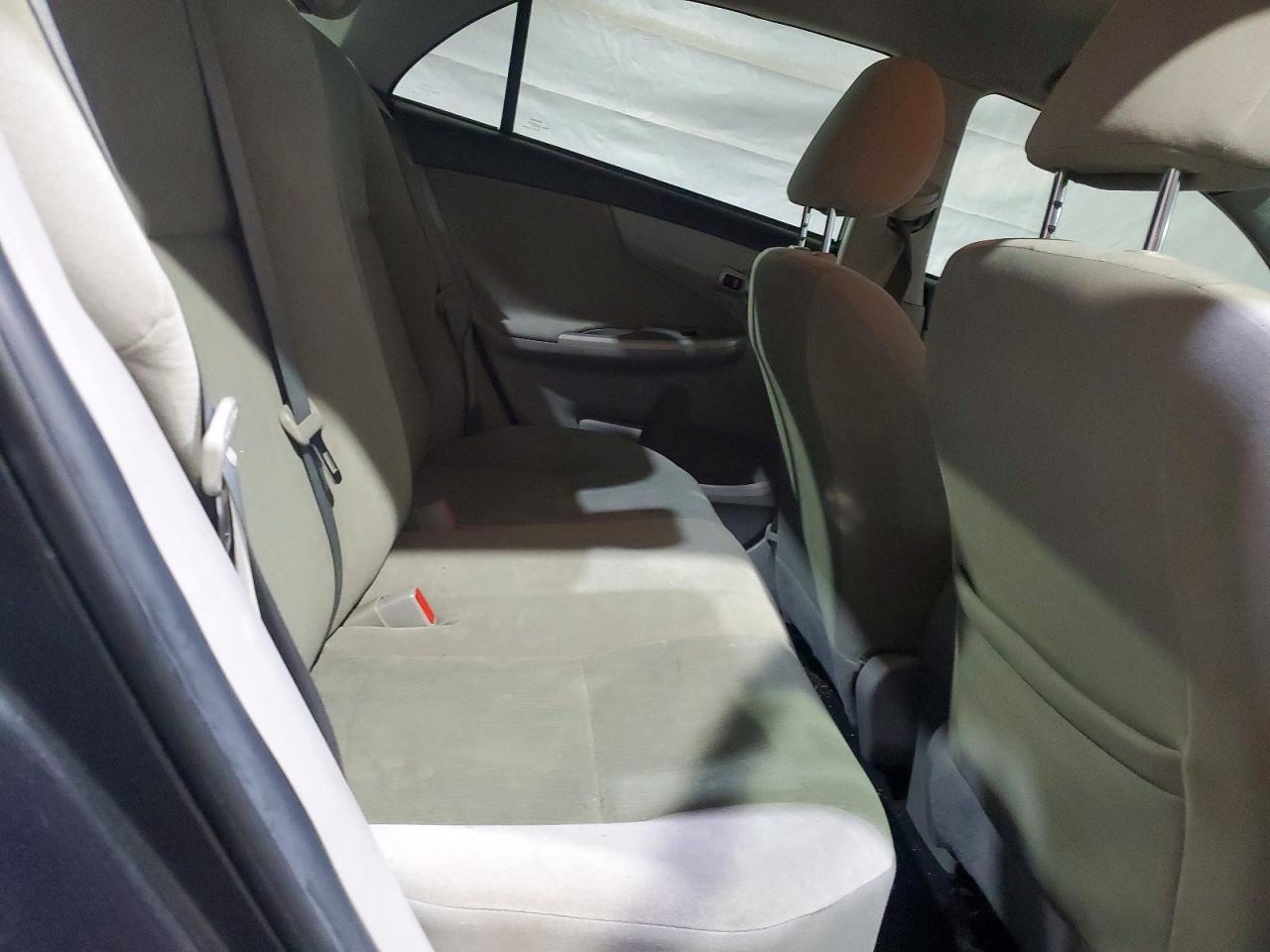 2013 TOYOTA COROLLA BASE photo 19