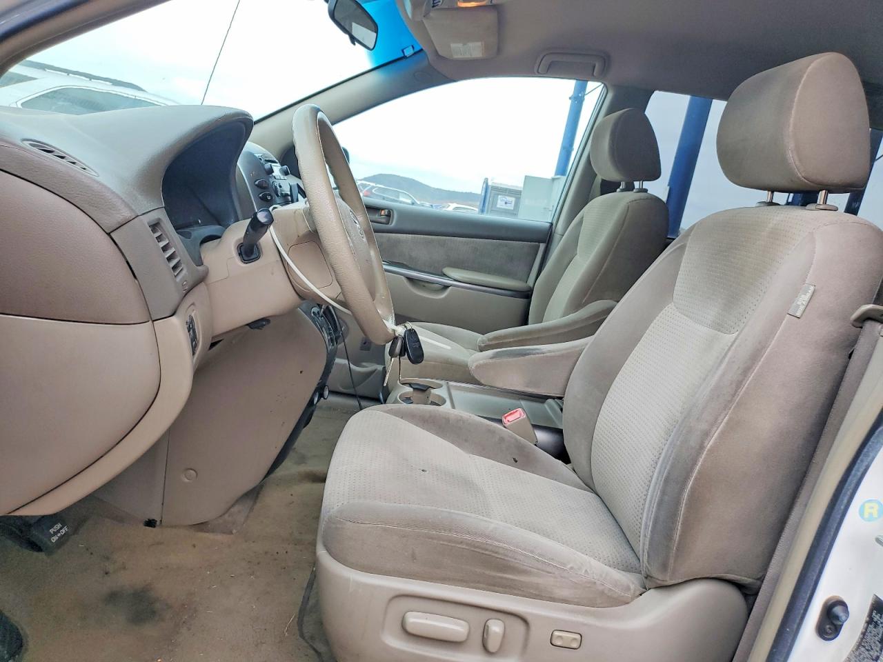 2008 TOYOTA SIENNA photo 13