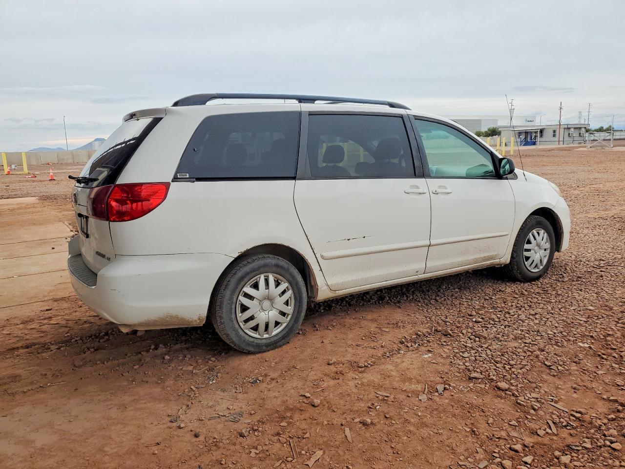 2008 TOYOTA SIENNA photo 5