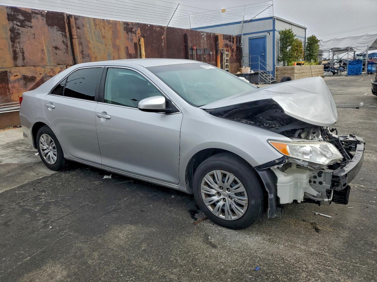 2014 TOYOTA CAMRY L photo 4