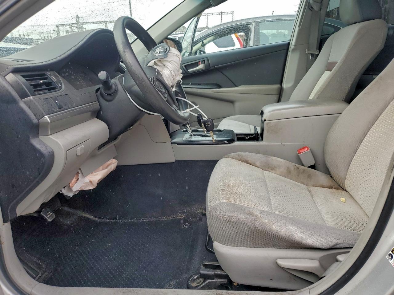 2014 TOYOTA CAMRY L photo 7