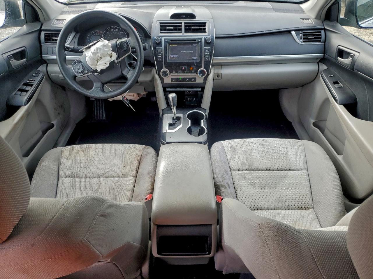 2014 TOYOTA CAMRY L photo 8