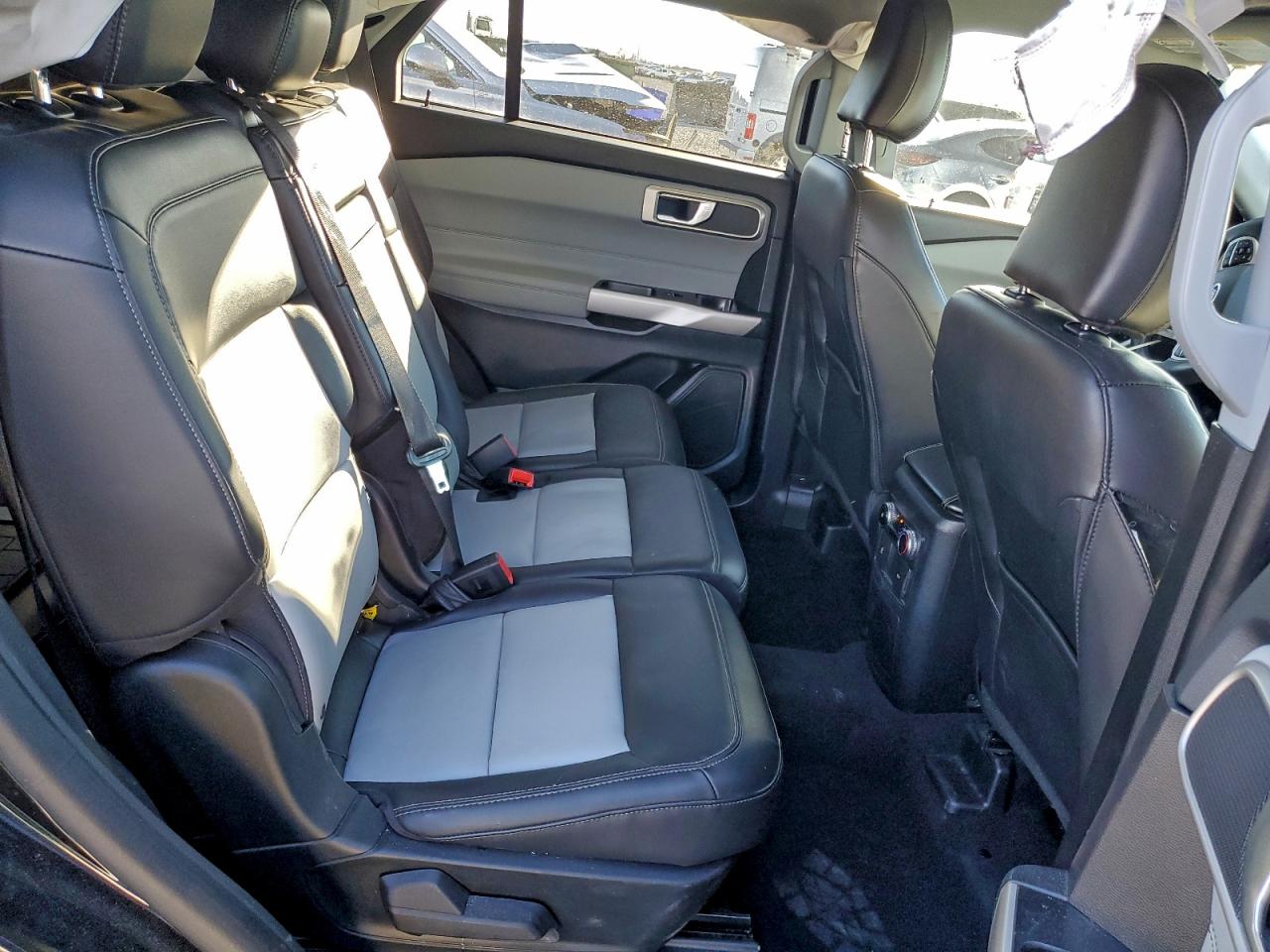 2023 FORD EXPLORER XLT photo 21