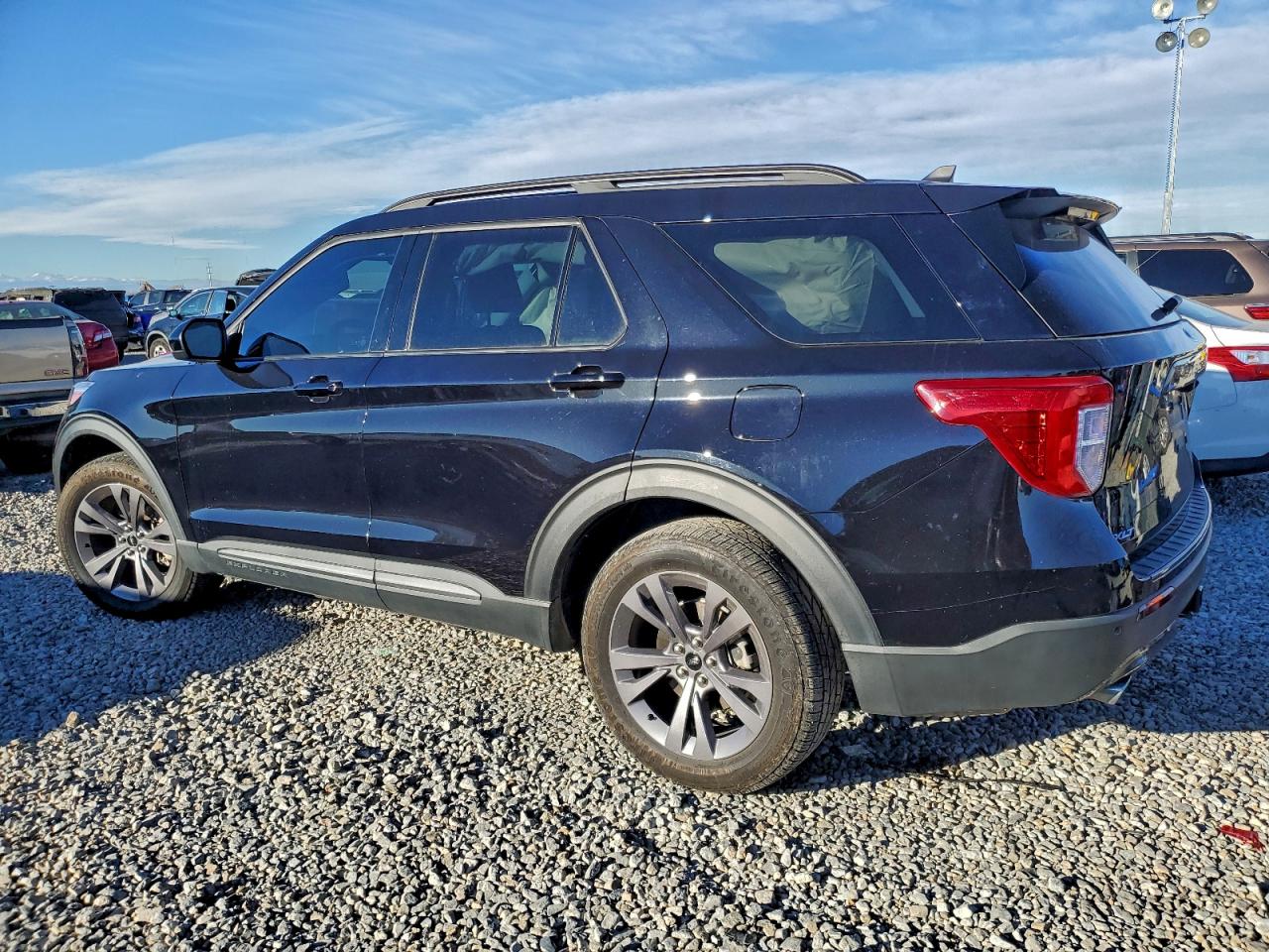 2023 FORD EXPLORER XLT photo 3
