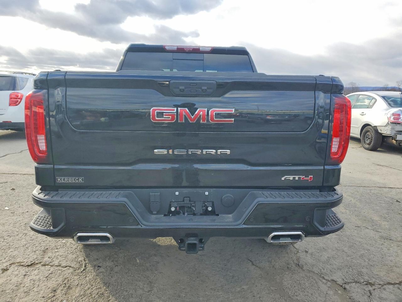 2025 GMC SIERRA K1500 AT4 photo 6