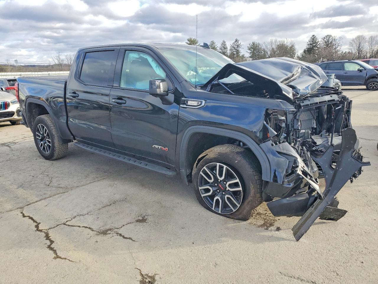 2025 GMC SIERRA K1500 AT4 photo 4